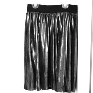Pleated skirt
